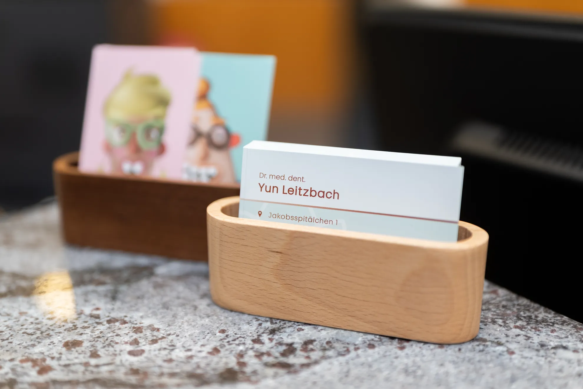 Visitenkarten auf der Ablagefläche